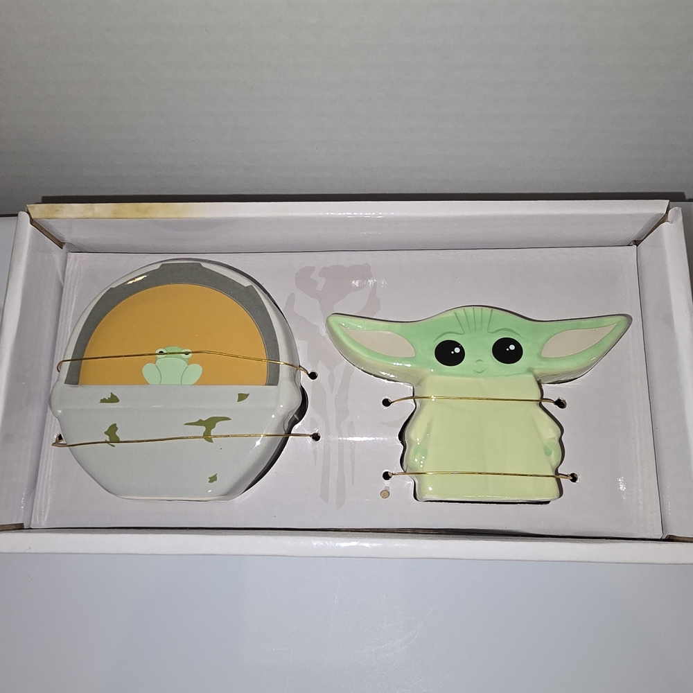 Mandolorian Baby Yoda & Pram Ceramic Salt & Pepper Shakers - 2pc